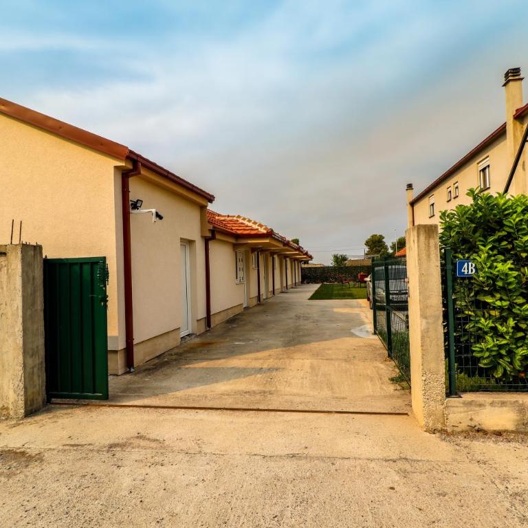 Simo apartments airport Podgorica - Studio Apartment - 25