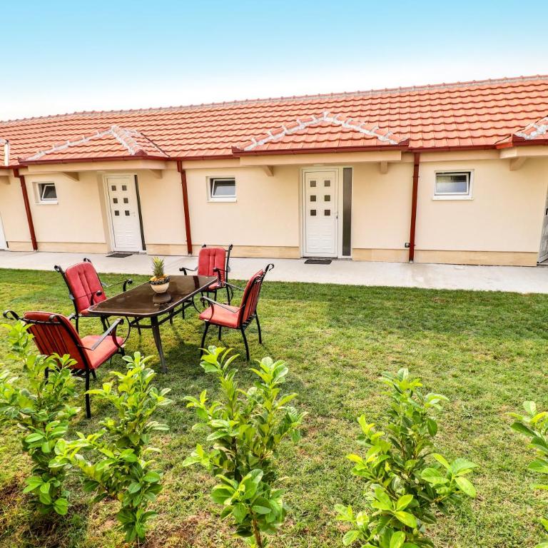 Simo apartments airport Podgorica - Studio Apartment - 21