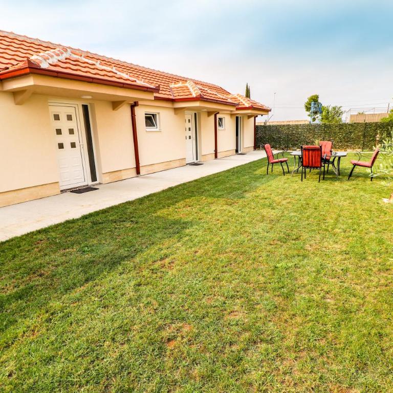Simo apartments airport Podgorica - Studio Apartment - 17