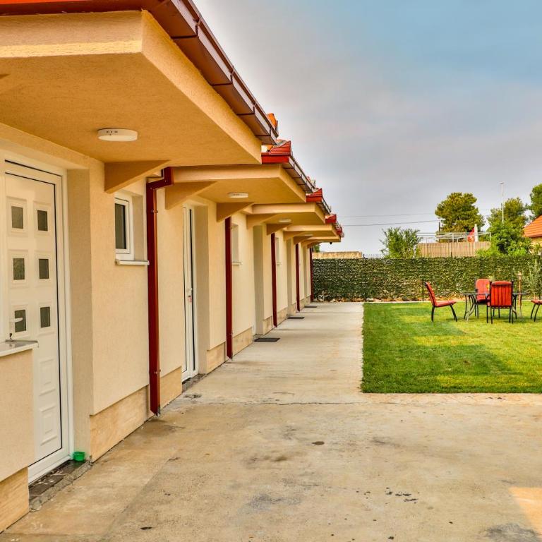 Simo apartments airport Podgorica - Studio Apartment - 18