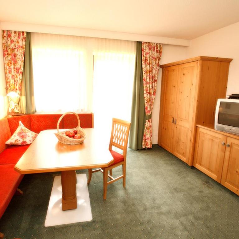 Ferienhof Lackner - Two-Bedroom Apartment with Balcony - 4