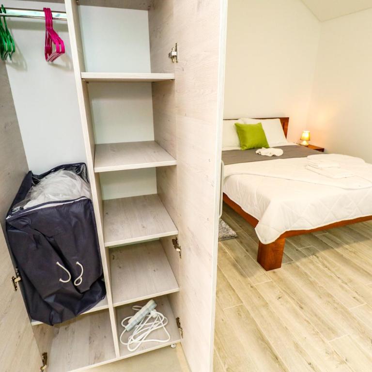Simo apartments airport Podgorica - Studio Apartment - 11