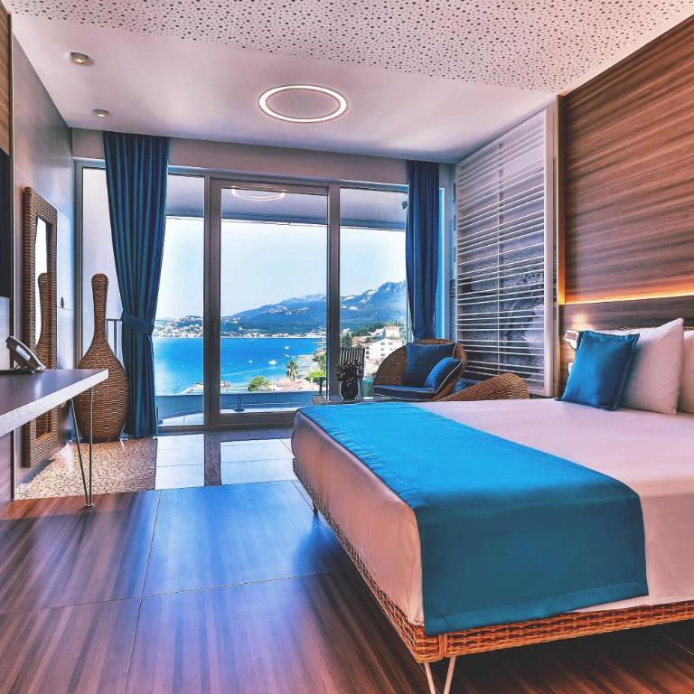 Carine Hotel Kumbor Superior - Deluxe Double Room with Balcony and Side Sea View - 4