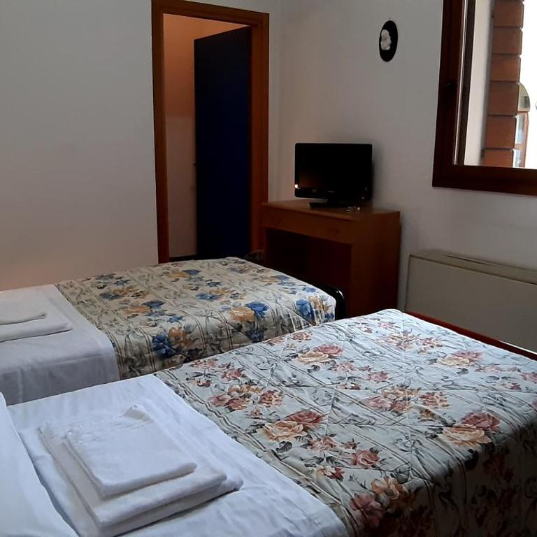 Casa Santa Caterina e Sant Antonio - Camera Doppia con Letti Singoli con Bagno Privato - 11