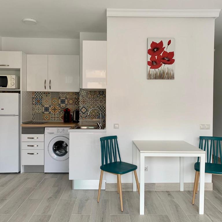 Calm, Cosy and Bright apartment renovated in playa del ingles- WiFi free - One-Bedroom Apartment - 7