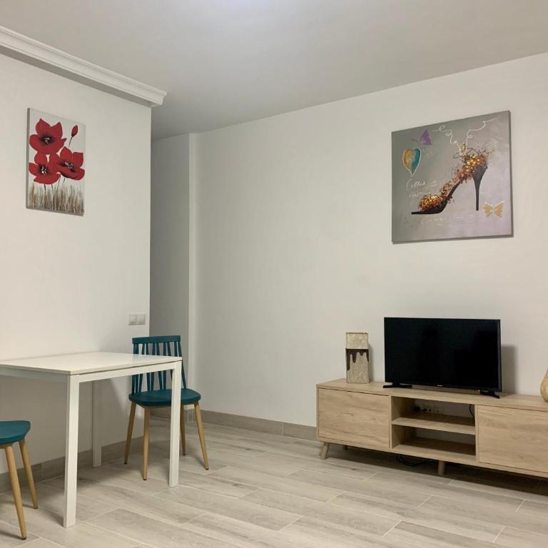 Calm, Cosy and Bright apartment renovated in playa del ingles- WiFi free - One-Bedroom Apartment - 11