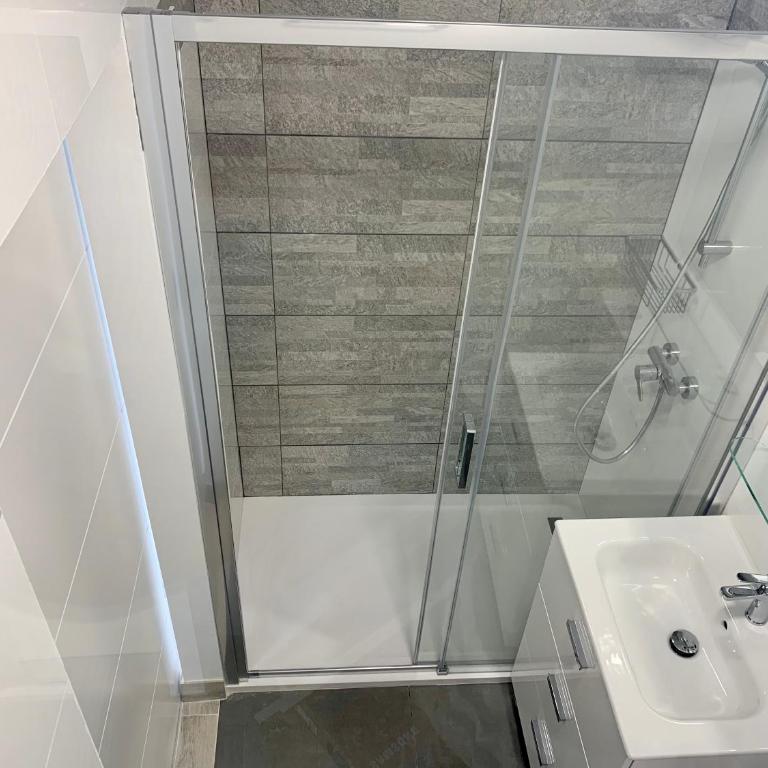 Calm, Cosy and Bright apartment renovated in playa del ingles- WiFi free - One-Bedroom Apartment - 19