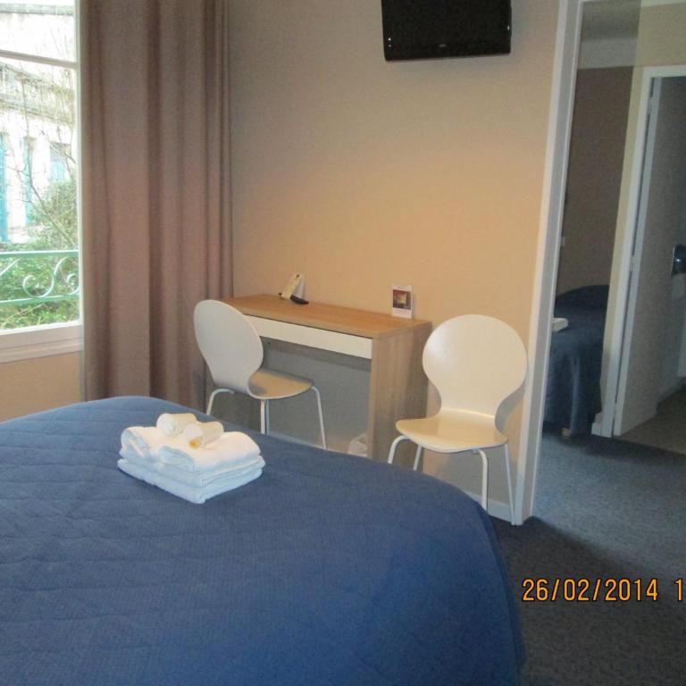 Hôtel-Restaurant Le Blueberry - Chambre Triple Standard (Toilettes et Salle de Bains Privatives) - 4