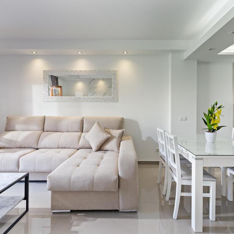 Estepona - Playa - Villa de 3 dormitorios con acceso directo a la piscina y al lado del mar Si7 - Apartamento - 5