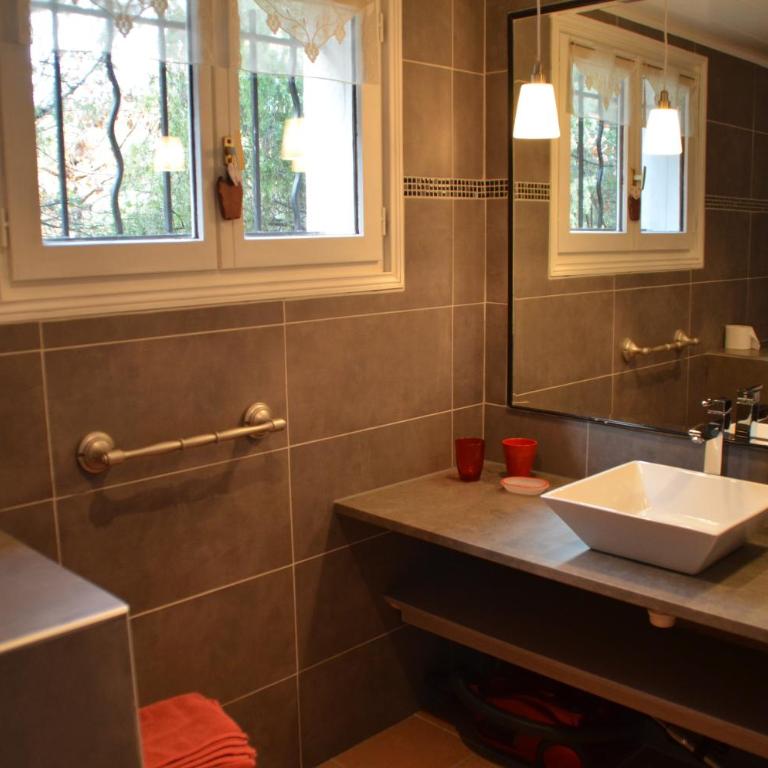 Les Gîtes Les Mayombes - Villa 2 Chambres - Vue sur Piscine - 4