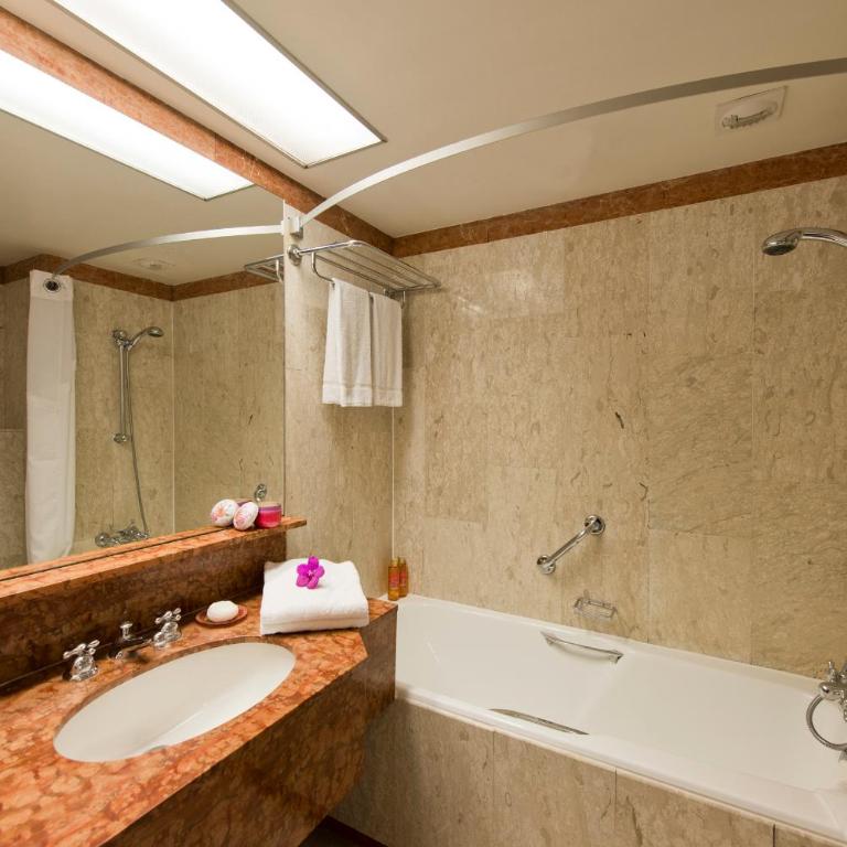 Holiday Inn Nice by IHG - Chambre Lit King-Size Standard - Non-Fumeurs - 2