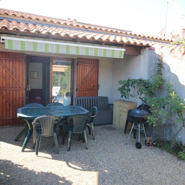 Jolie maison d'angle, pour 4 couchages, terrasse, résidence piscine commune à 400m plage de PORTIRAGNES PLAGE LRJP134 - Maisonnette - 2