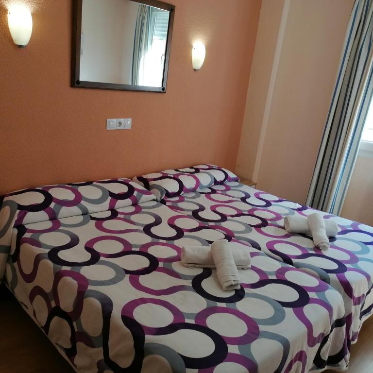 Hostal Hernan Cortes - Habitación Doble - 2 camas - 8