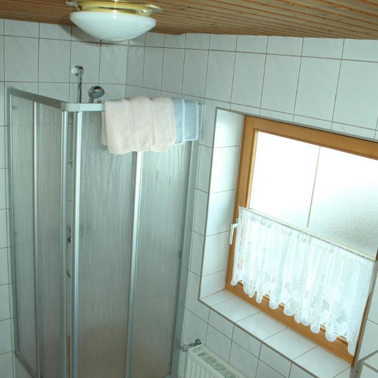 Appartement Pension Grasser - Dreibettzimmer mit Balkon - 5