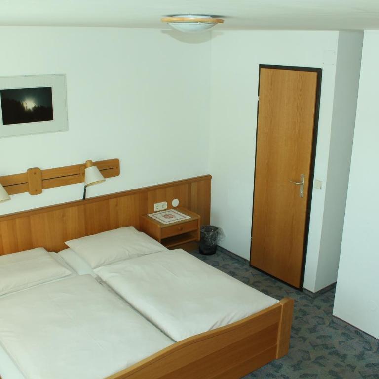 Appartement Pension Grasser - Doppelzimmer mit Balkon - 3