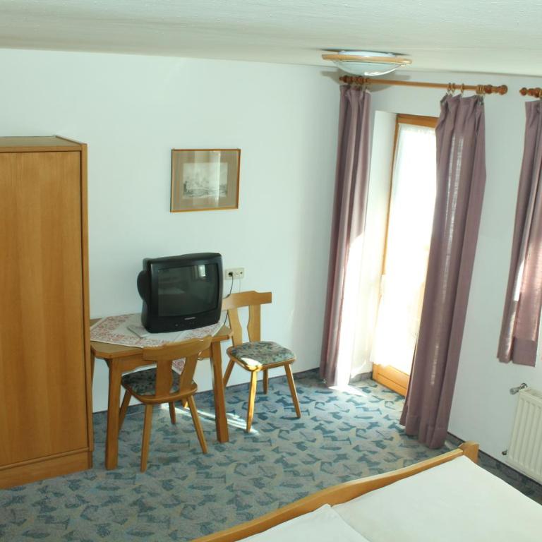 Appartement Pension Grasser - Doppelzimmer mit Balkon - 5