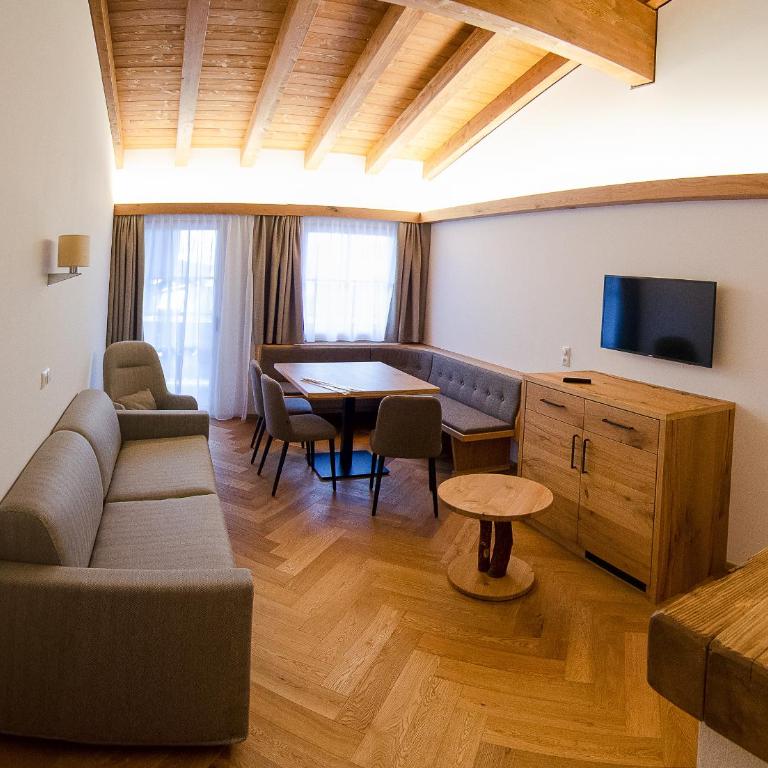 Hotel Hochfilzer - Familiensuite mit Balkon - 7
