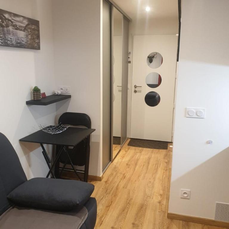 Le 211,ski et randonnée, WIFI, lave linge , ascenceur,parking gratuit - Studio - Vue sur Montagne - 5
