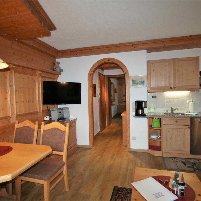Alpenflair Ferienwohnungen Gästehaus Tepferdt - Apartment mit Blick auf die Berge - 3
