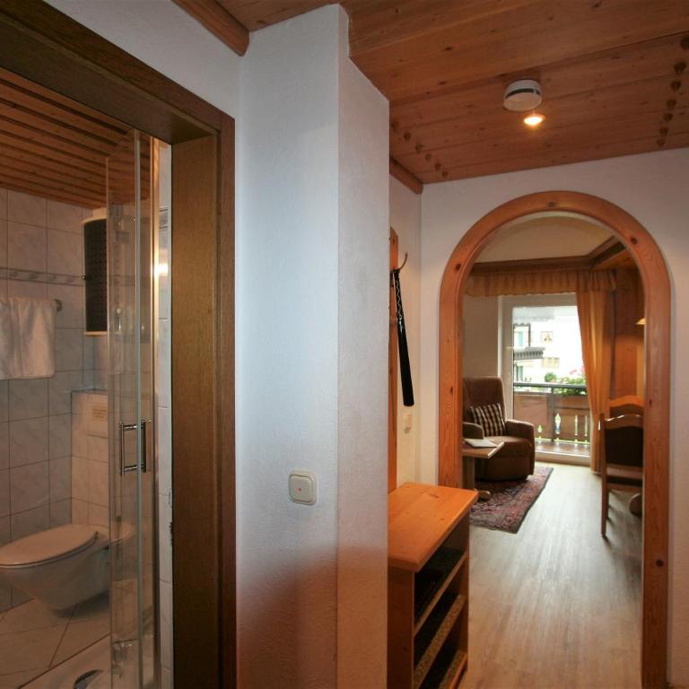 Alpenflair Ferienwohnungen Gästehaus Tepferdt - Apartment mit Blick auf die Berge - 6