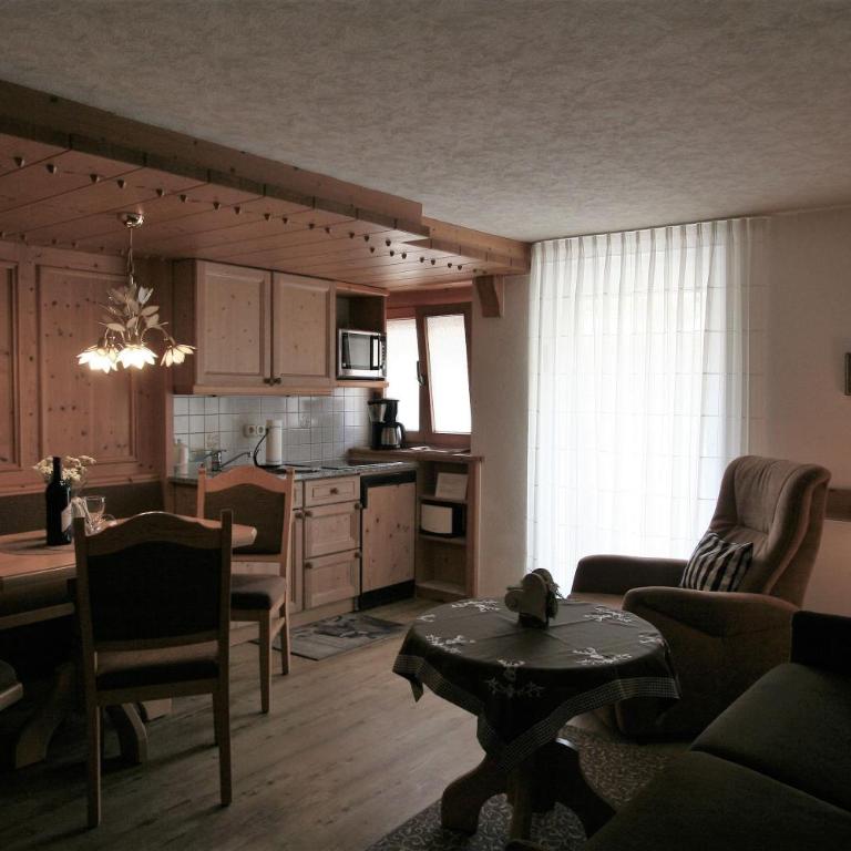 Alpenflair Ferienwohnungen Gästehaus Tepferdt - Apartment - Untergeschoss - 3