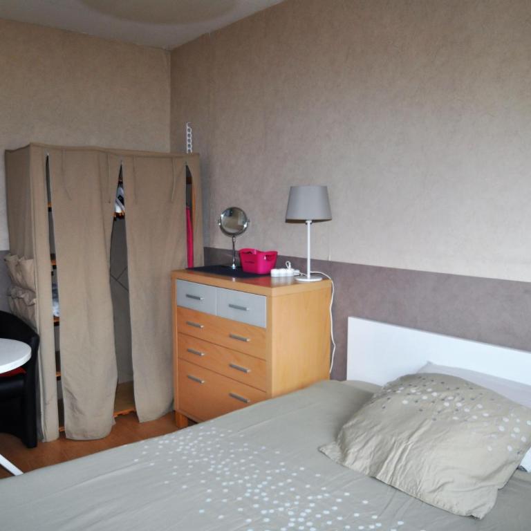 Idéal pour déplacement 4 chambres,5 lits - Appartement Classique - 10