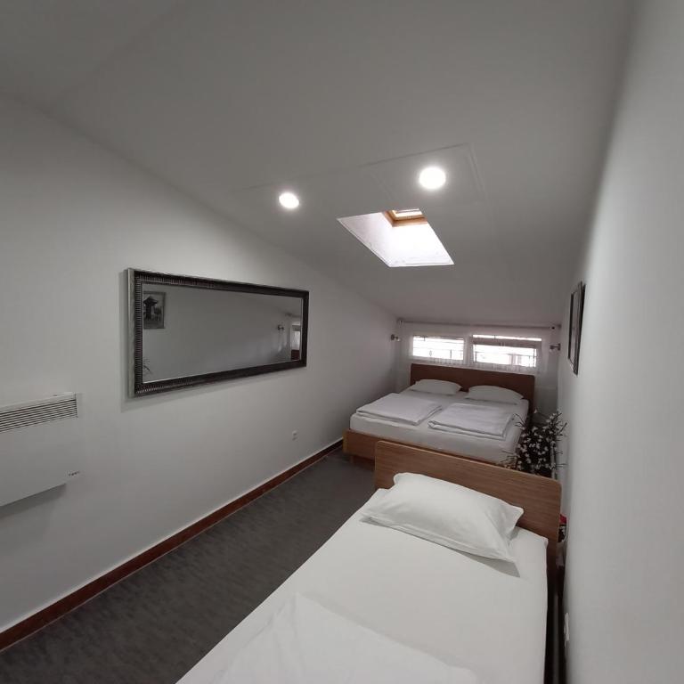 Prenociste Zan - Klasična Trokrevetna Soba - 8