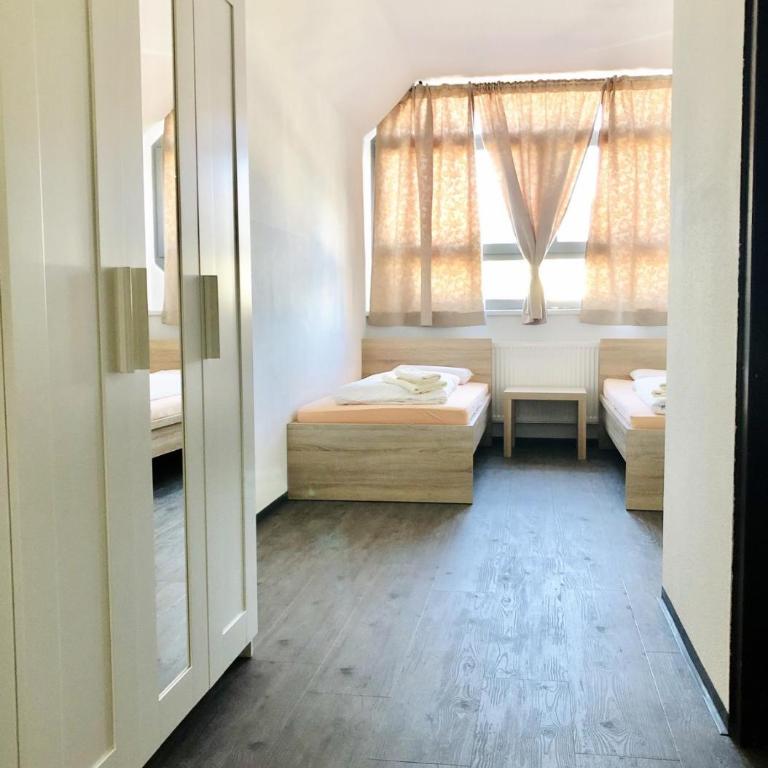 Jugendherberge Innsbruck - Youth Hostel - Einzelzimmer mit eigenem Bad - 1