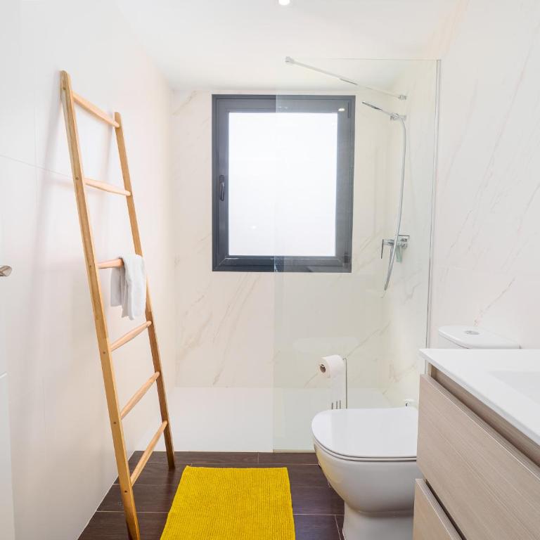 2306 - Brand new apt, walking distance to beach! - Apartamento de 2 dormitorios - 21