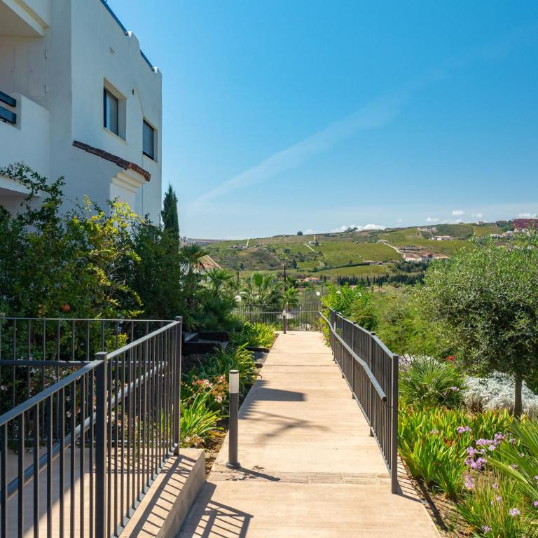 2306 - Brand new apt, walking distance to beach! - Apartamento de 2 dormitorios - 28