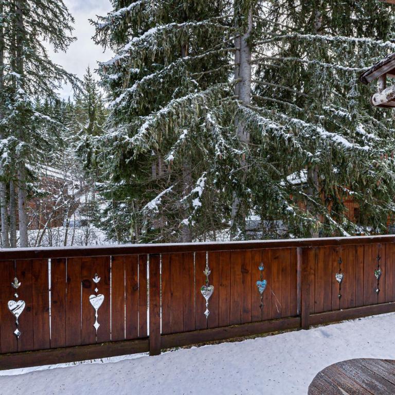 Chalet Côté Cœur, La Tania, with Outdoor Hot Tub and 7 Ensuite Rooms - Chalet - 25