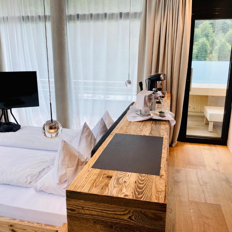 Das Graseck - mountain hideaway & health care - Spa-Eckzimmer mit eigener Sauna und Sonnenterrasse mit Panoramablick - 3