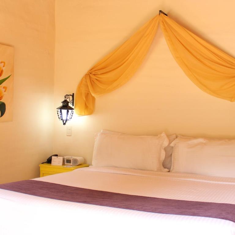 Cabañas Sierra Mazamitla - Habitación con cama extragrande. - 5