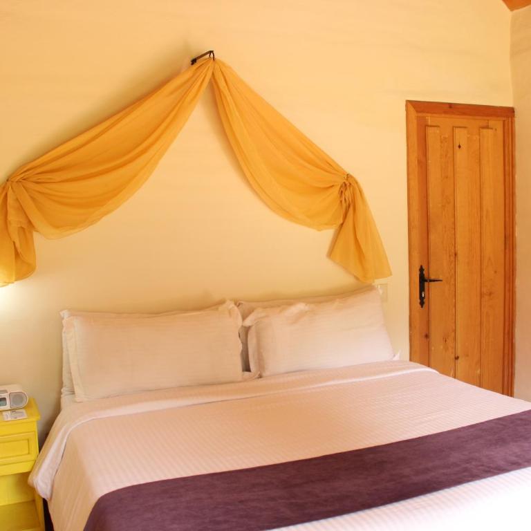 Cabañas Sierra Mazamitla - Habitación con cama extragrande. - 4