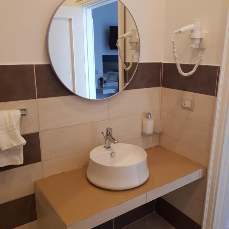 Savoy Riviera - Camera Tripla con Bagno - 5
