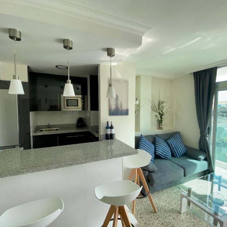Hermoso Edificio Frente al Mar, a pie de Playa y hermosas vistas - Apartamento con vistas al mar - 2