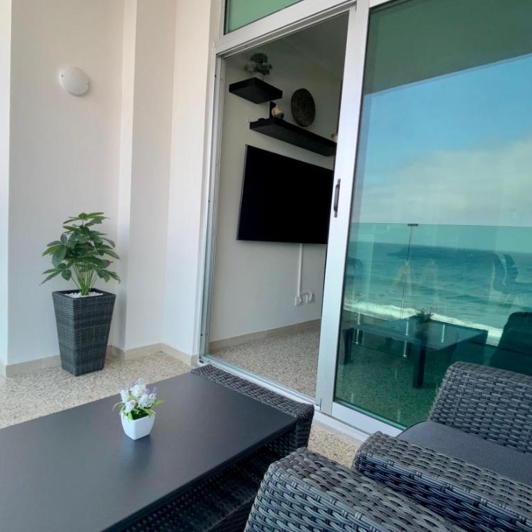 Hermoso Edificio Frente al Mar, a pie de Playa y hermosas vistas - Apartamento de 2 dormitorios - 22