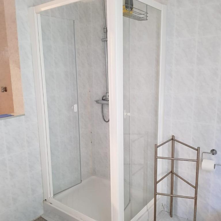Smart Rooms - Double or Twin Room with Shared Bathroom - 2