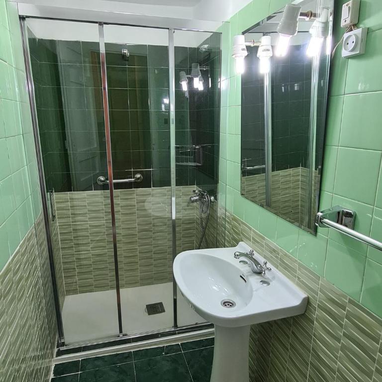 Pensión Berti Madrid - Habitación Individual con baño compartido - 1