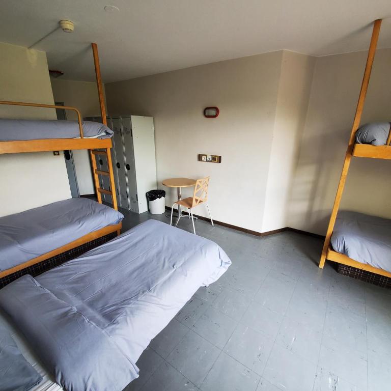 Auberge de Jeunesse HI Strasbourg 2 Rives - Habitación con 5 camas y baño - 4