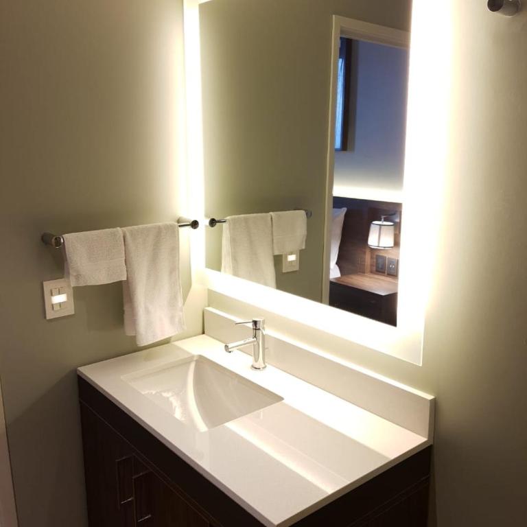 Staybridge Suites - Guadalajara Novena by IHG - Suite Estudio con 2 camas grandes - 5
