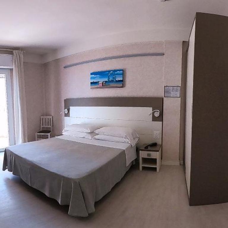 Hotel Record - Superior Triple Room with Side Sea View - 10