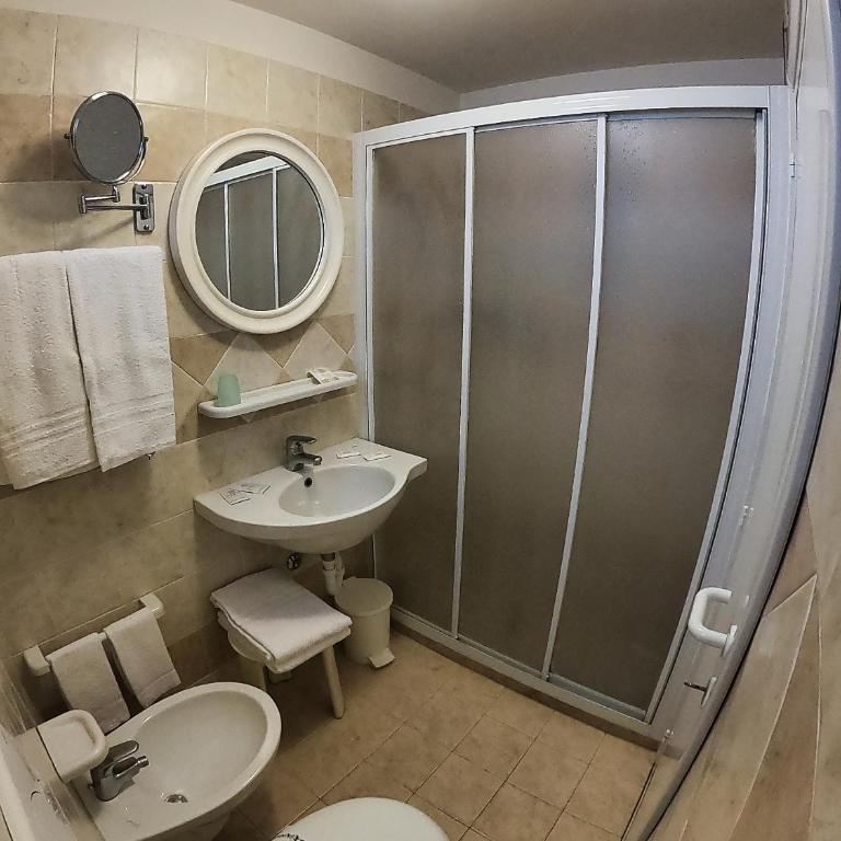 Hotel Record - Deluxe Double Room with Front Sea View - 6
