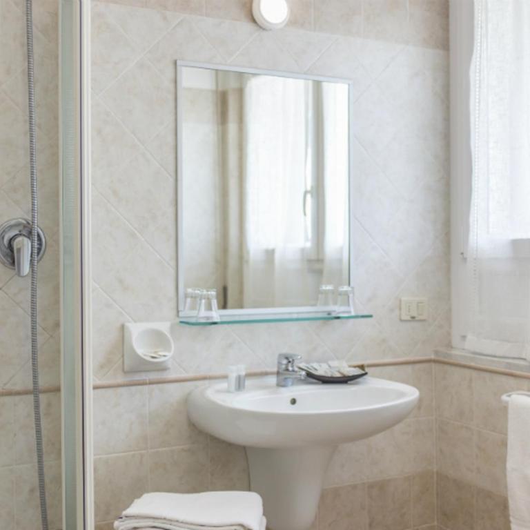 Hotel Record - Deluxe Double Room with Front Sea View - 20