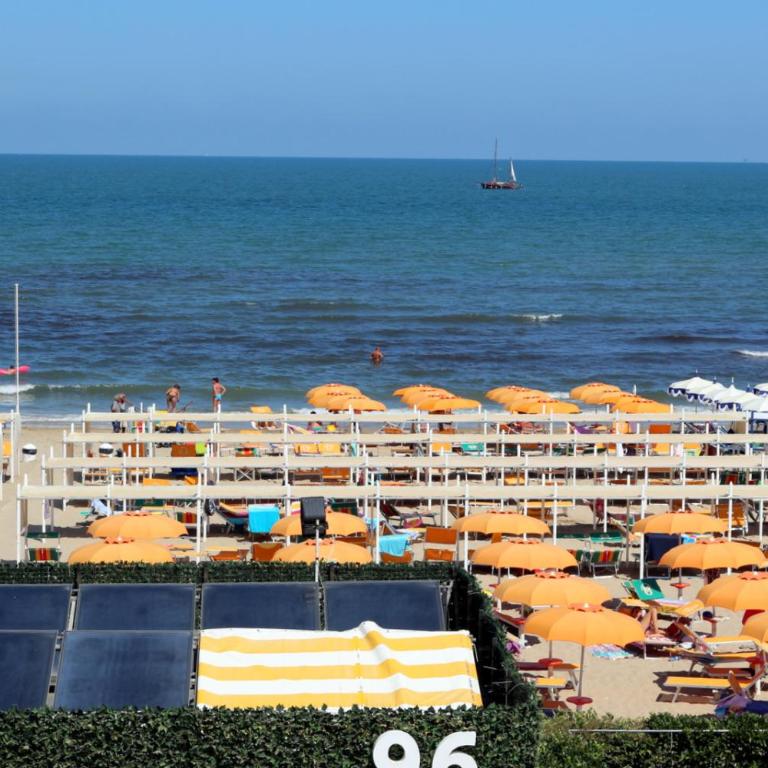 Hotel Record - Deluxe Double Room with Front Sea View - 18