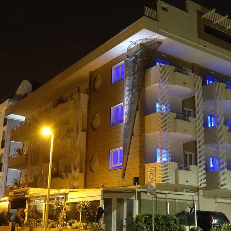 Hotel Record - Deluxe Double Room with Front Sea View - 11