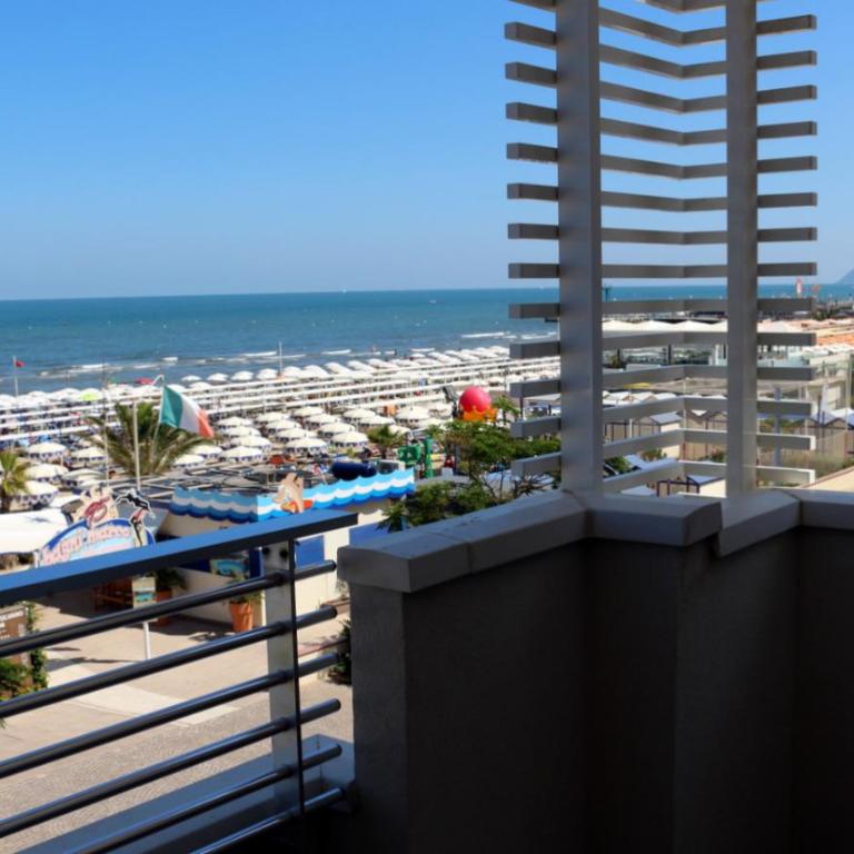 Hotel Record - Deluxe Double Room with Front Sea View - 5
