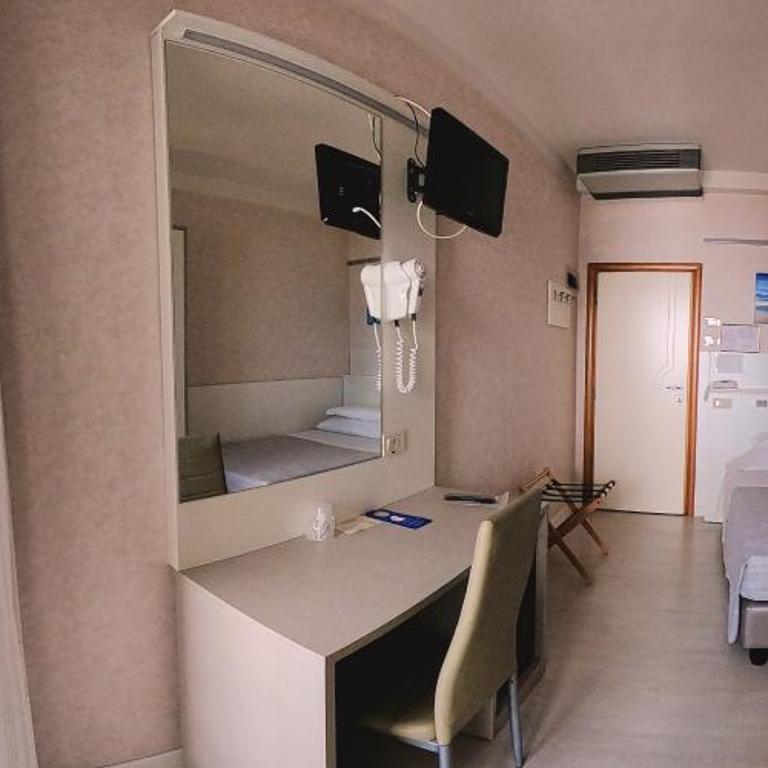 Hotel Record - Superior Single Room with Side Sea View - 2