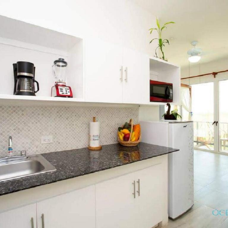 Ocean Zen Suites on 5th Avenue - Adults Only - Luxury King Suite with 100% Ocean View - 6