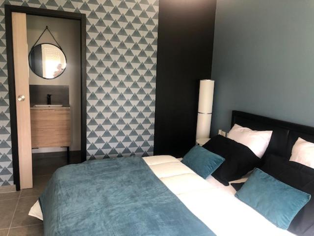 Explore the World 1 - One-Bedroom Apartment - 12